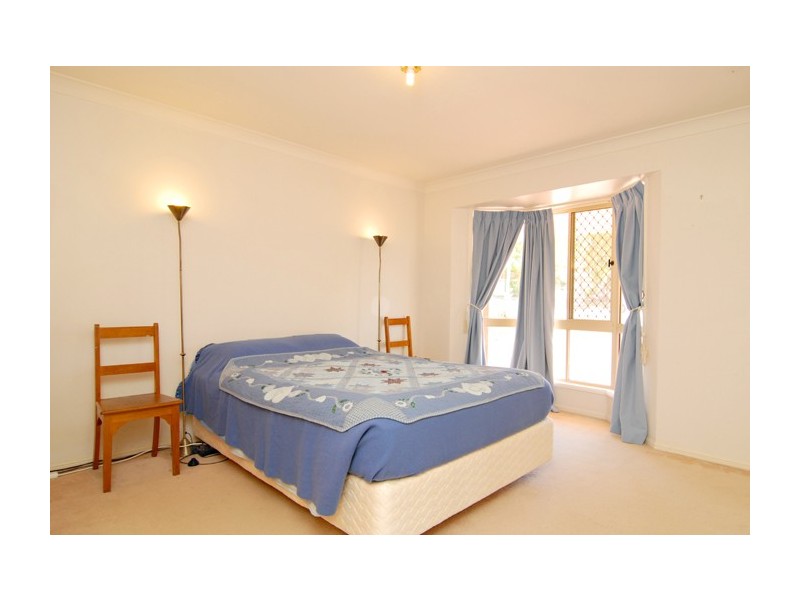 10 Beaufortia Court, Regents Park QLD 4118