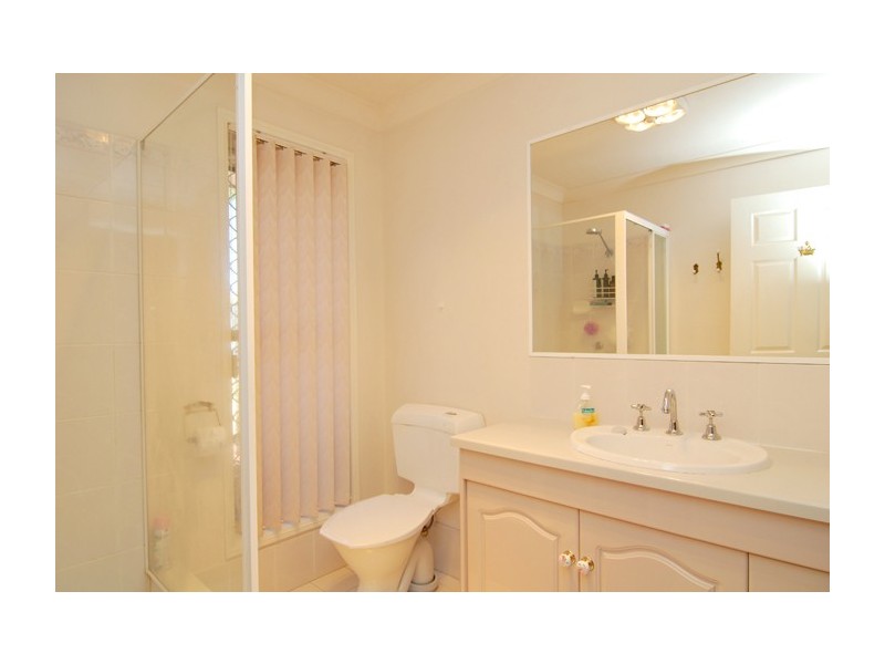 10 Beaufortia Court, Regents Park QLD 4118