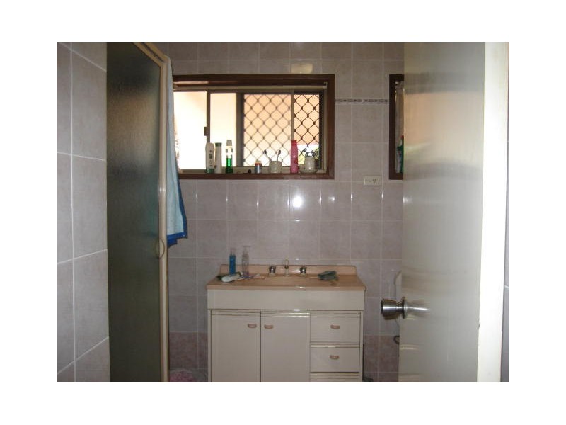 21 Cresthill Avenue, Regents Park QLD 4118