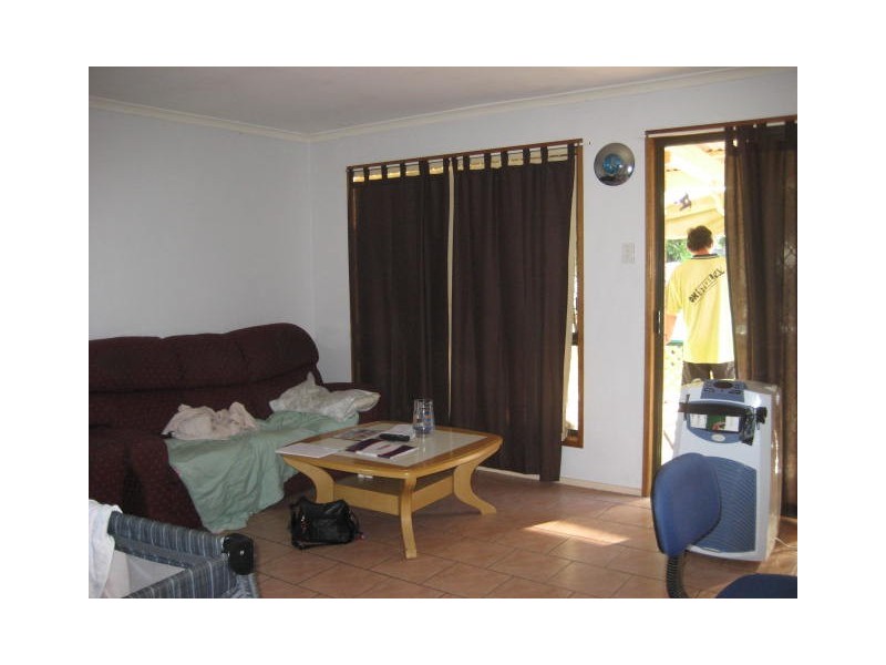 21 Cresthill Avenue, Regents Park QLD 4118