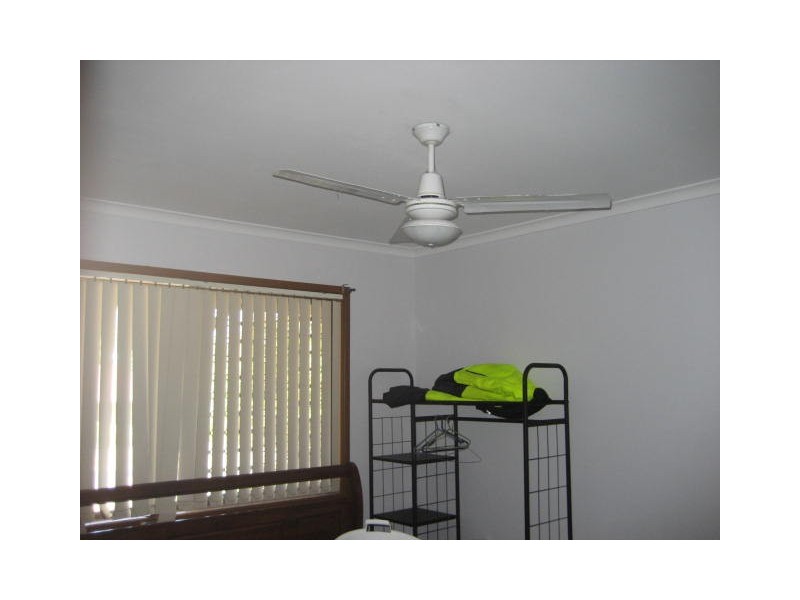 21 Cresthill Avenue, Regents Park QLD 4118