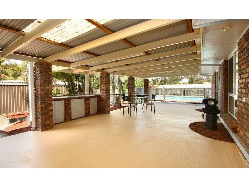 104 Parkroyal Crescent, Regents Park QLD 4118