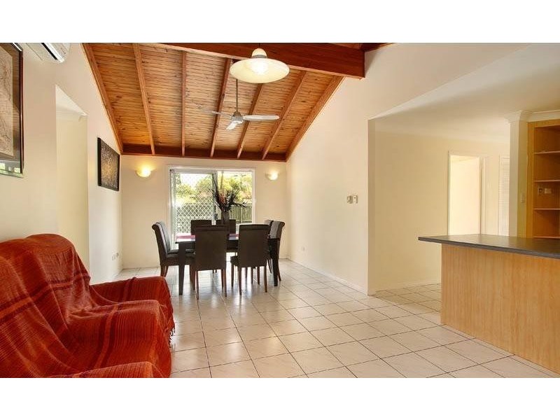 104 Parkroyal Crescent, Regents Park QLD 4118