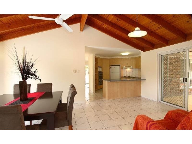 104 Parkroyal Crescent, Regents Park QLD 4118