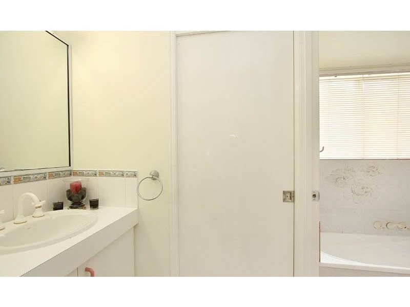 104 Parkroyal Crescent, Regents Park QLD 4118