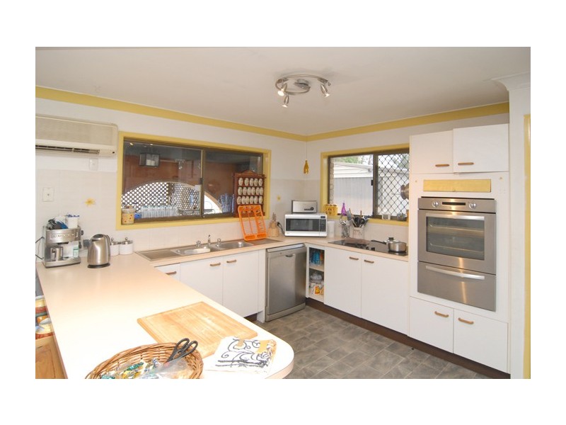 6 Cresthill Avenue, Regents Park QLD 4118
