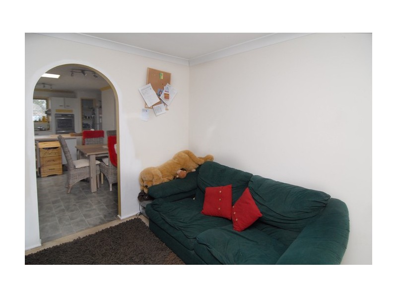 6 Cresthill Avenue, Regents Park QLD 4118