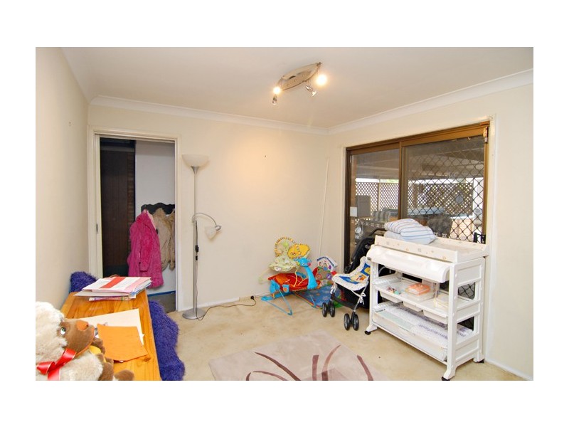6 Cresthill Avenue, Regents Park QLD 4118
