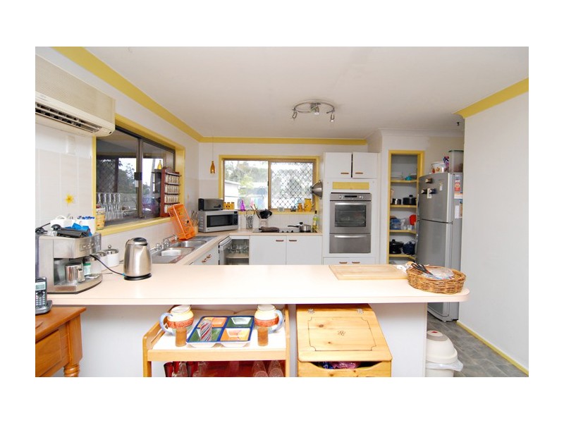 6 Cresthill Avenue, Regents Park QLD 4118