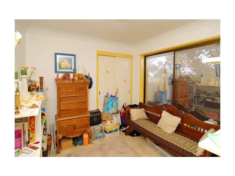 6 Cresthill Avenue, Regents Park QLD 4118