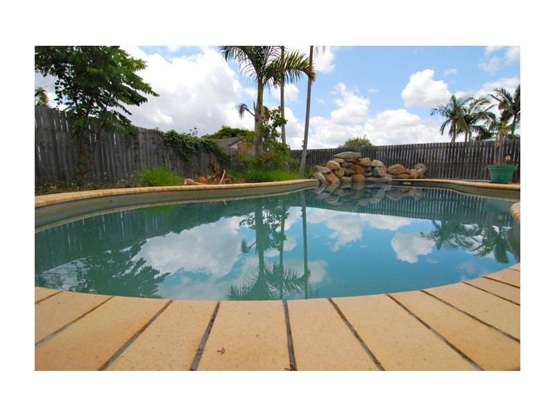 6 Cresthill Avenue, Regents Park QLD 4118