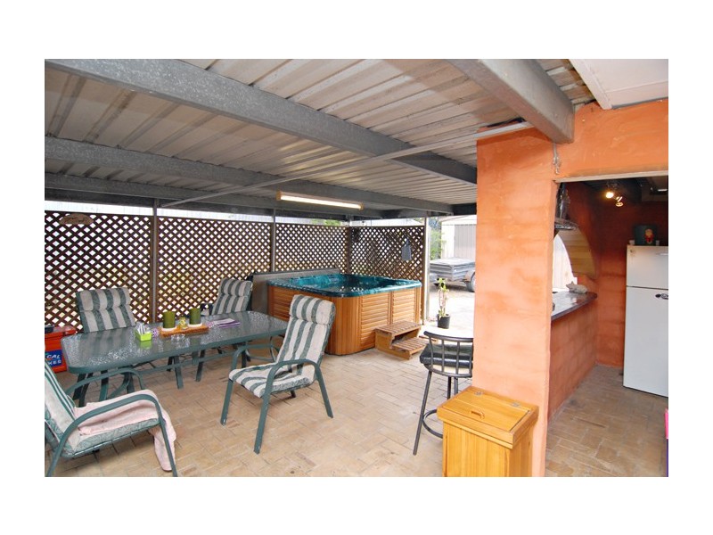 6 Cresthill Avenue, Regents Park QLD 4118