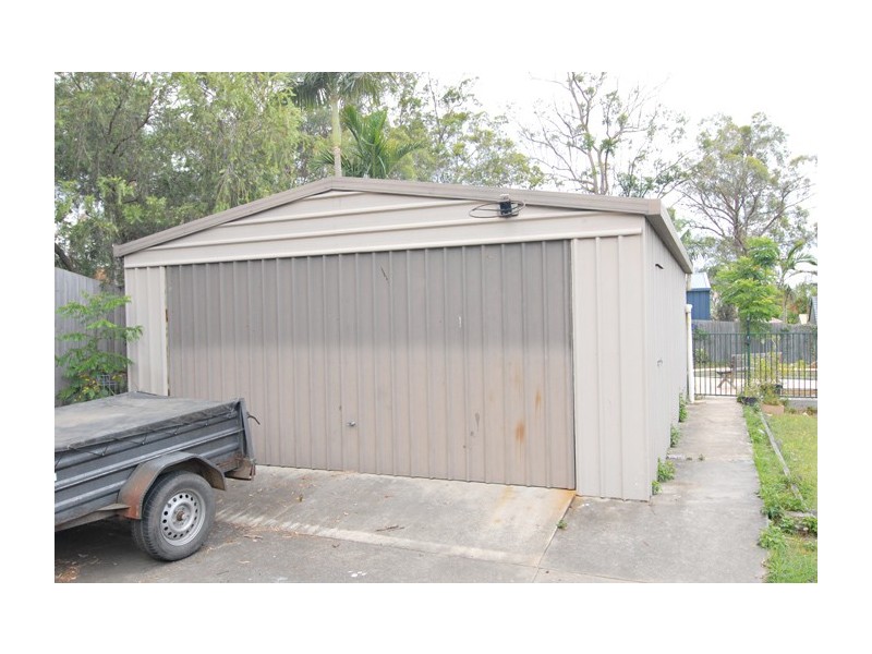 6 Cresthill Avenue, Regents Park QLD 4118