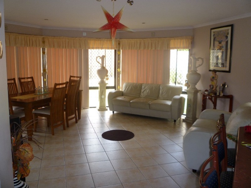 92 Daintree Drive, Parkinson QLD 4115