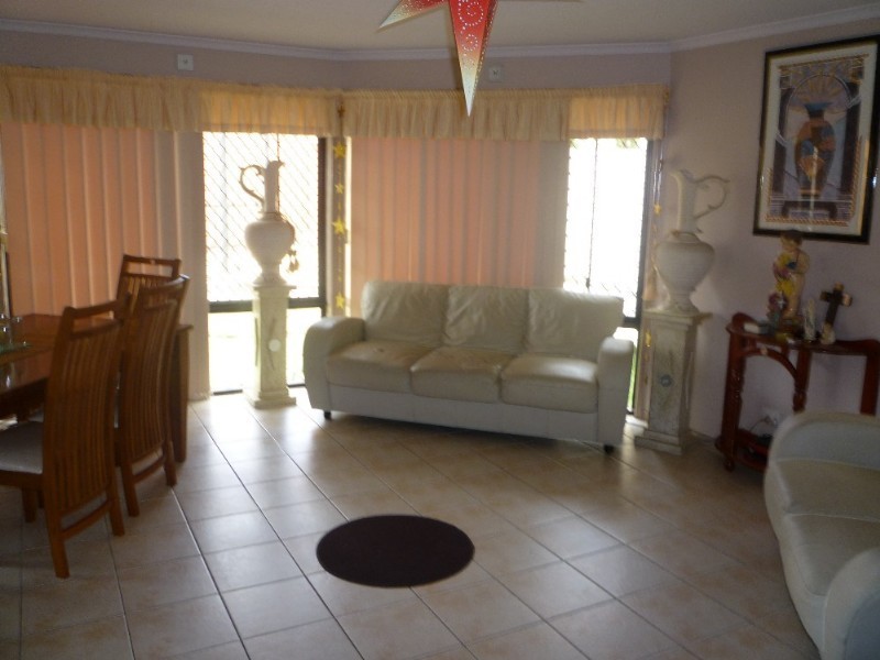 92 Daintree Drive, Parkinson QLD 4115