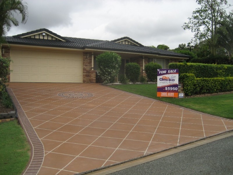 8 Gleditsia Close, Regents Park QLD 4118