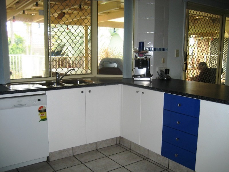 8 Gleditsia Close, Regents Park QLD 4118