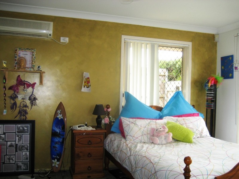 8 Gleditsia Close, Regents Park QLD 4118
