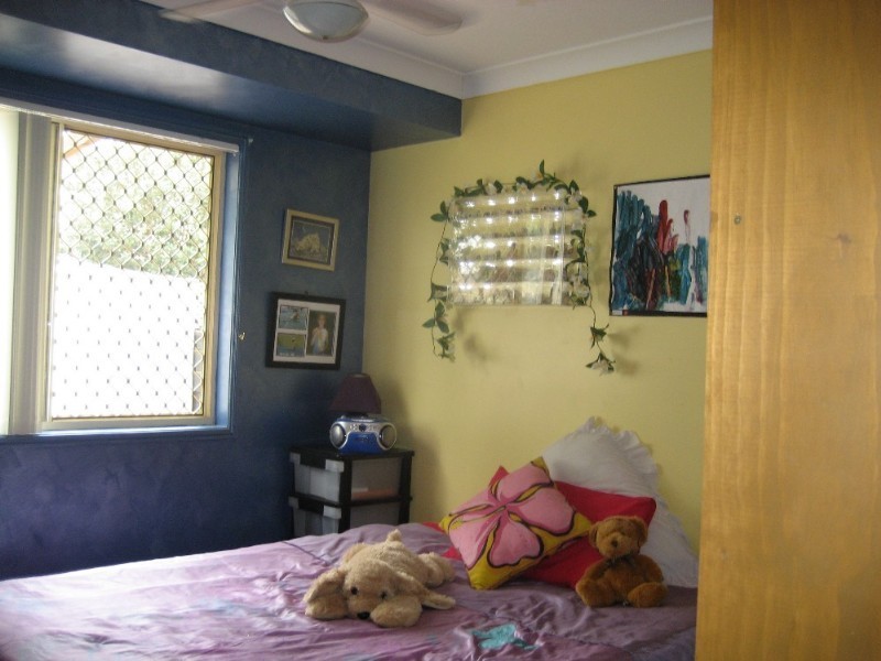 8 Gleditsia Close, Regents Park QLD 4118