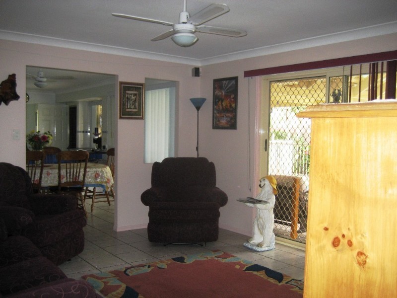 8 Gleditsia Close, Regents Park QLD 4118