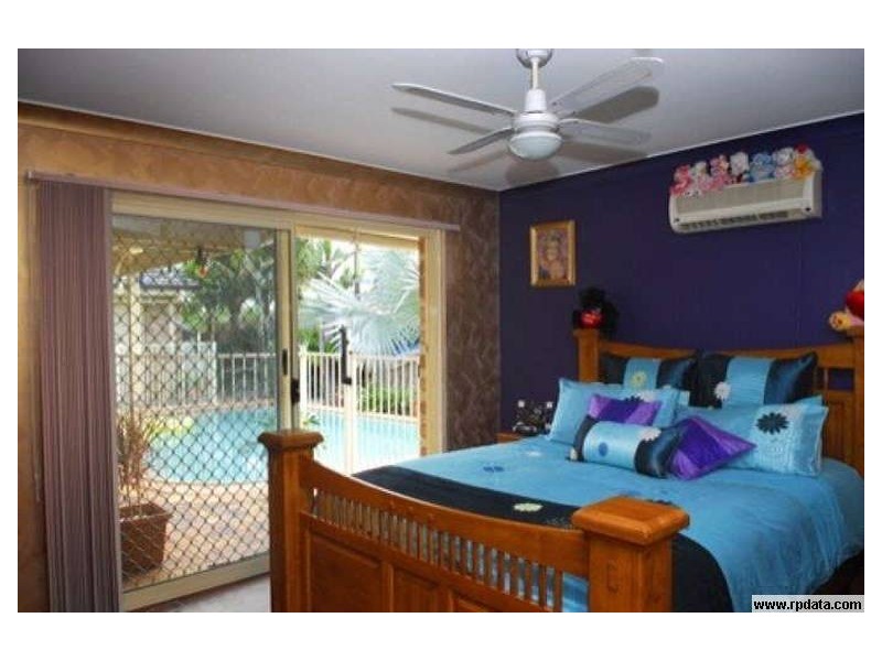 8 Gleditsia Close, Regents Park QLD 4118