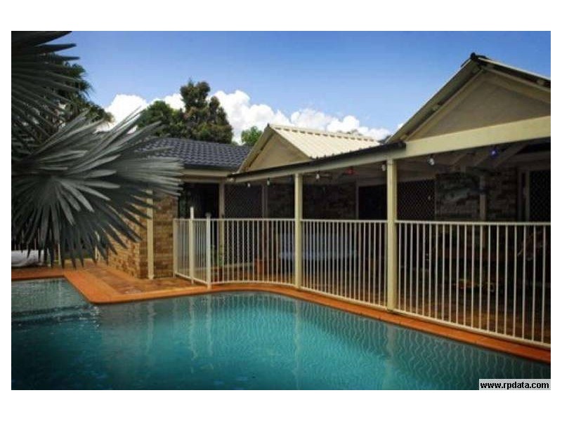 8 Gleditsia Close, Regents Park QLD 4118