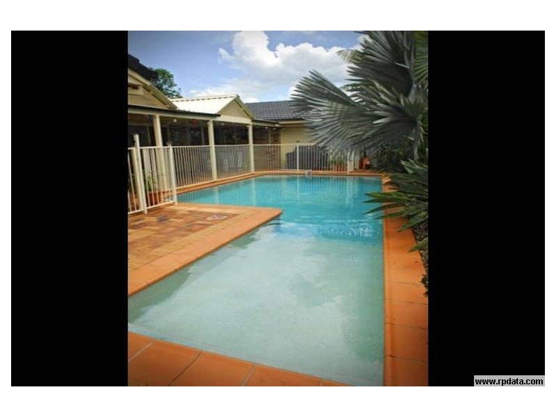 8 Gleditsia Close, Regents Park QLD 4118