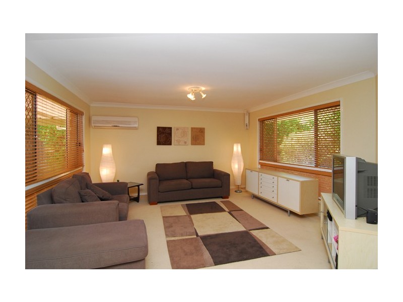 4 Vista Court, Regents Park QLD 4118