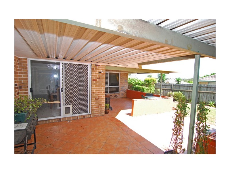 4 Vista Court, Regents Park QLD 4118