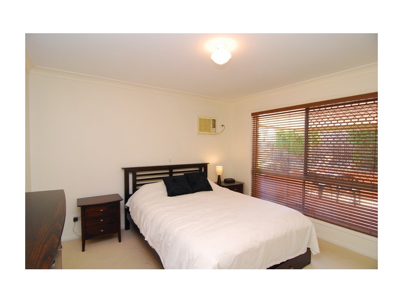 4 Vista Court, Regents Park QLD 4118