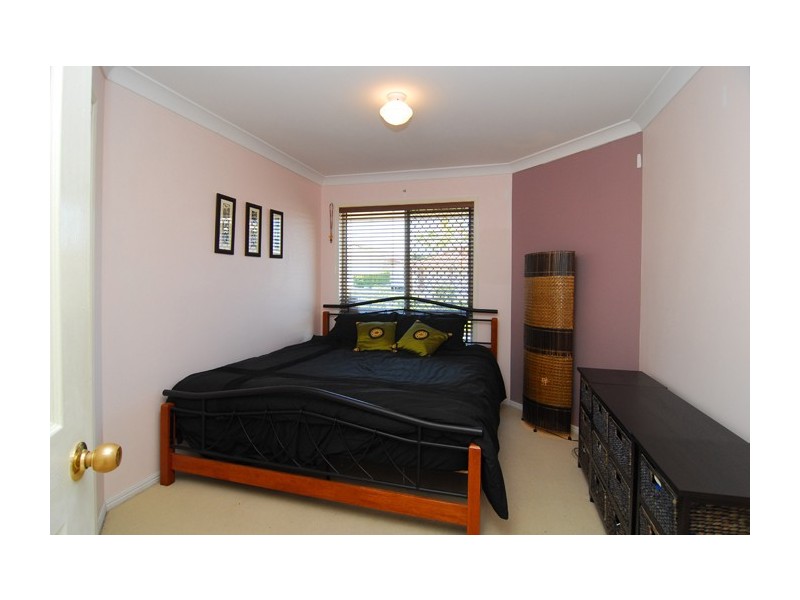 4 Vista Court, Regents Park QLD 4118