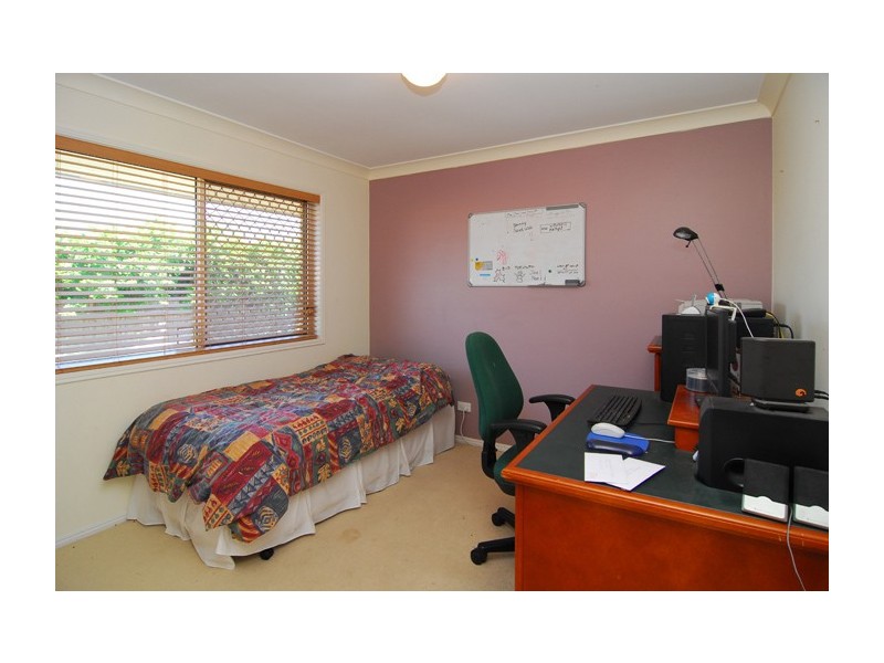 4 Vista Court, Regents Park QLD 4118