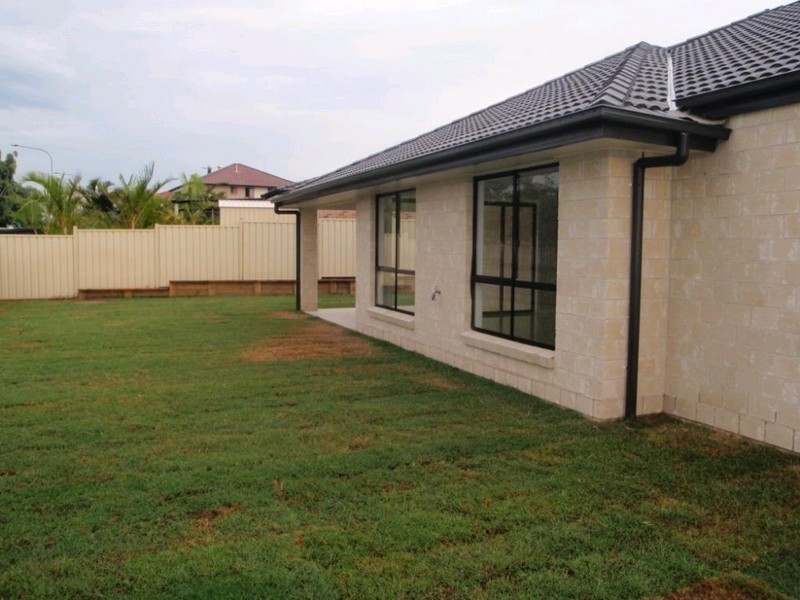 2 Leis Way, Regents Park QLD 4118