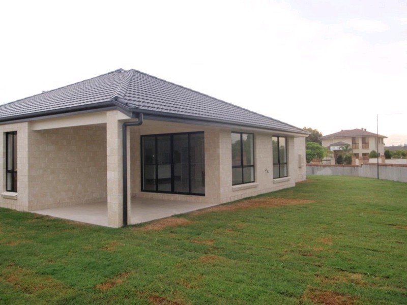2 Leis Way, Regents Park QLD 4118