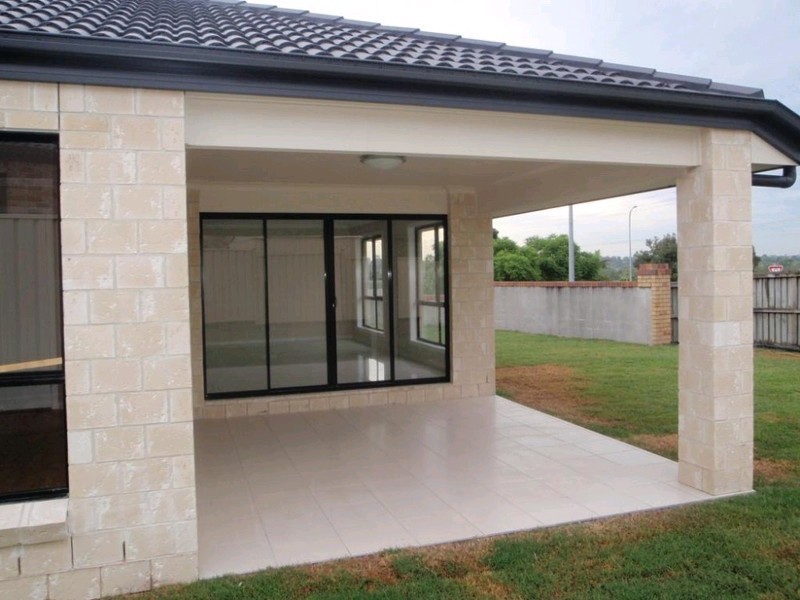 2 Leis Way, Regents Park QLD 4118