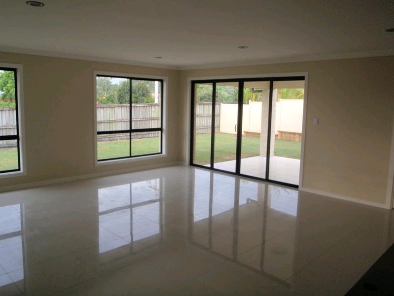 2 Leis Way, Regents Park QLD 4118