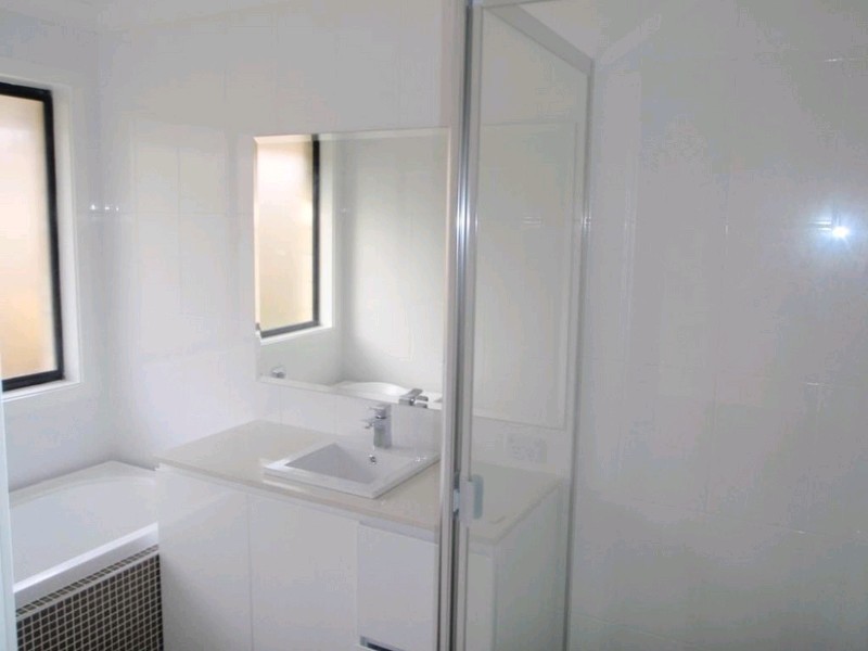 2 Leis Way, Regents Park QLD 4118