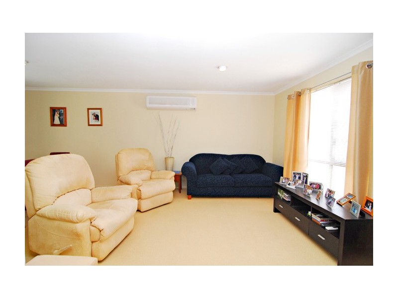 10 Aspen Court, Regents Park QLD 4118