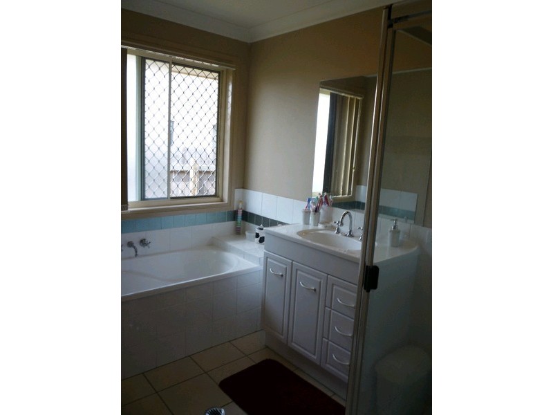 38 Lakeview Drive, Logan Reserve QLD 4133