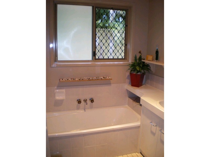 13 Acorus Court, Regents Park QLD 4118