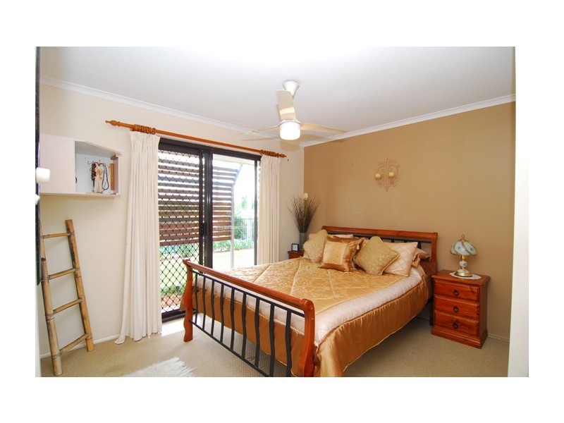 13 Newburn St, Hillcrest QLD 4118