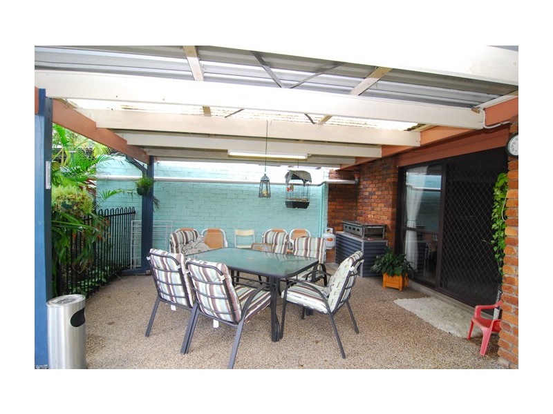 13 Newburn St, Hillcrest QLD 4118