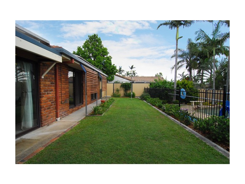 13 Newburn St, Hillcrest QLD 4118
