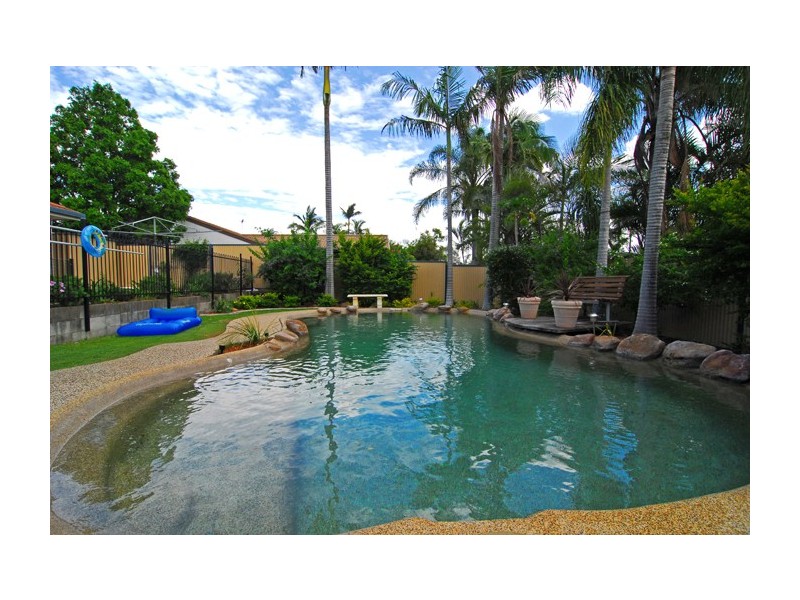 13 Newburn St, Hillcrest QLD 4118