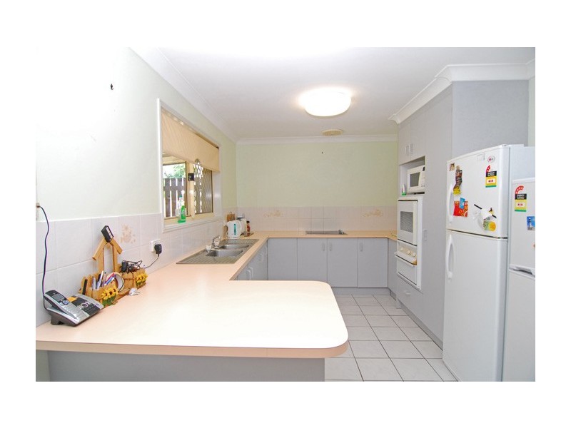 18 Peverell Street, Hillcrest QLD 4118