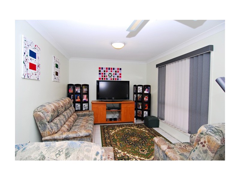 18 Peverell Street, Hillcrest QLD 4118