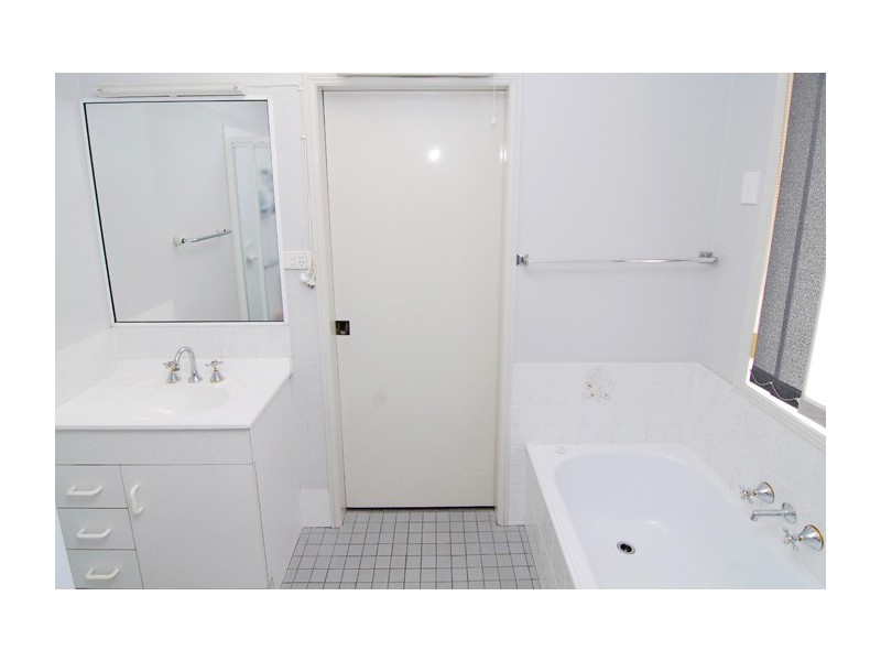 18 Peverell Street, Hillcrest QLD 4118