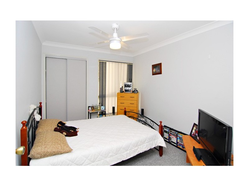 18 Peverell Street, Hillcrest QLD 4118