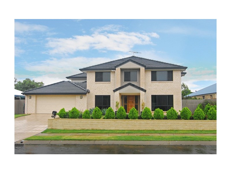 151 Lake Eyre Crescent, Parkinson QLD 4115