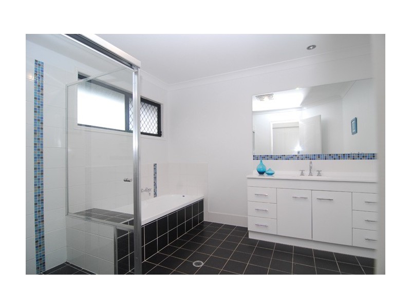 151 Lake Eyre Crescent, Parkinson QLD 4115